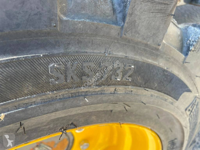 Nakladač Komatsu SK820-8E0