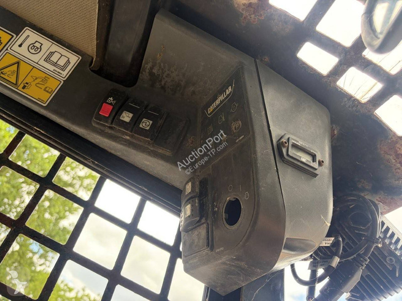 Nakladač Caterpillar