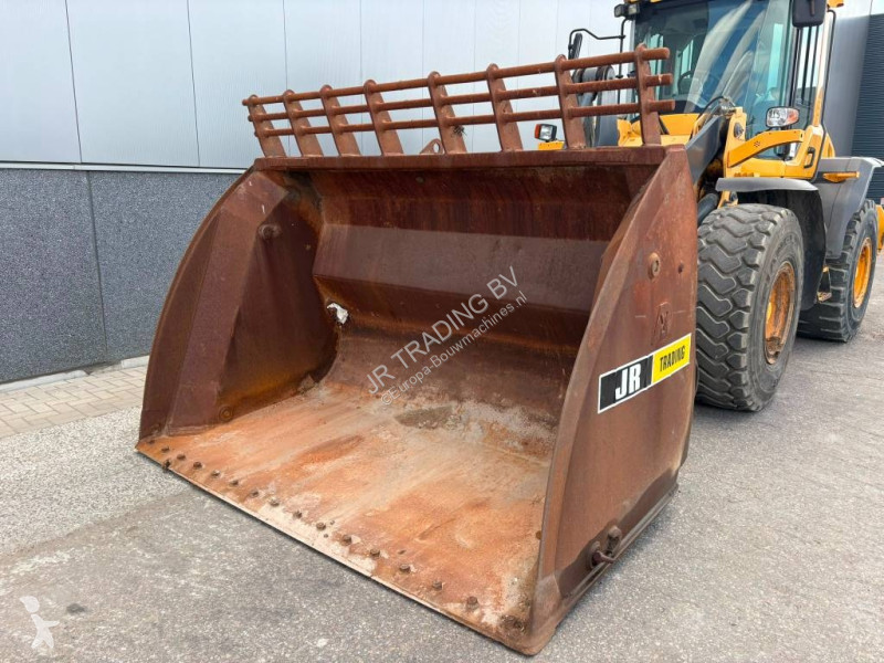 مُحمّلة Volvo (High tip bucket)