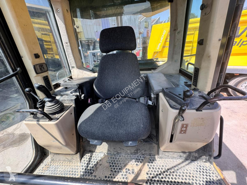 Nakladač Caterpillar Chargeuse sur chenilles Traxx