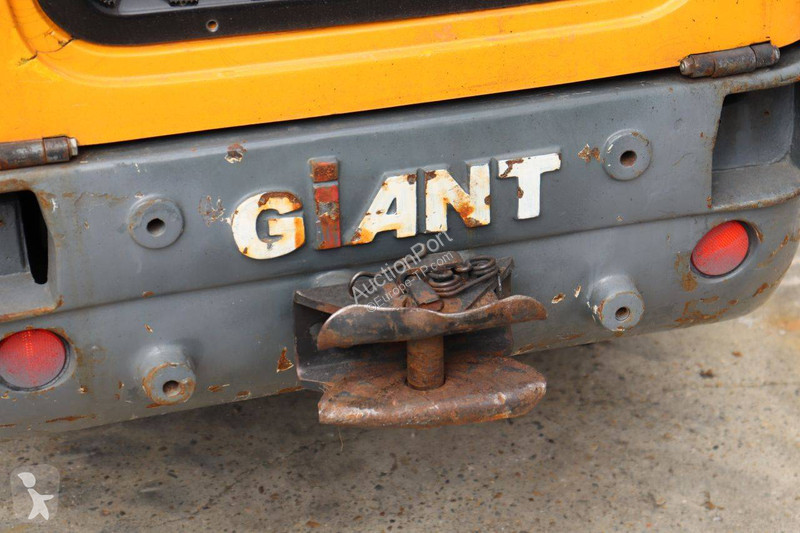 Chargeuse Giant V452T