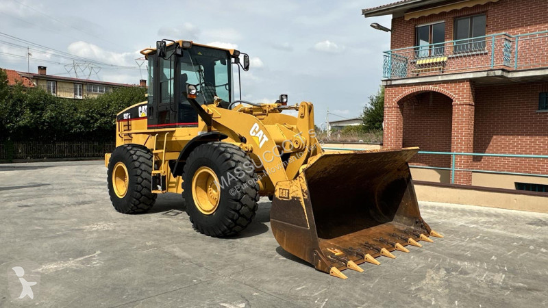 Навантажувач Caterpillar