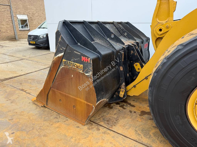 Pá carregadora Caterpillar - Automatic Greasing...
