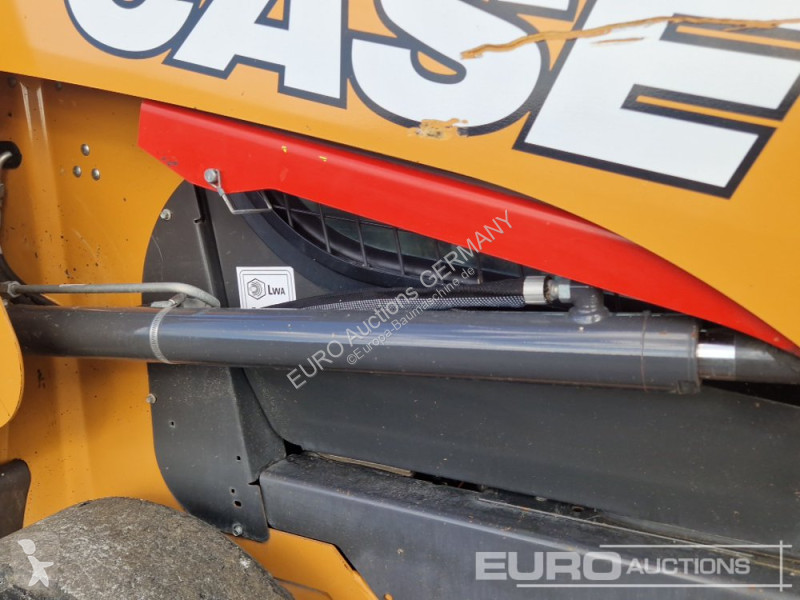 Chargeuse Case SR210B