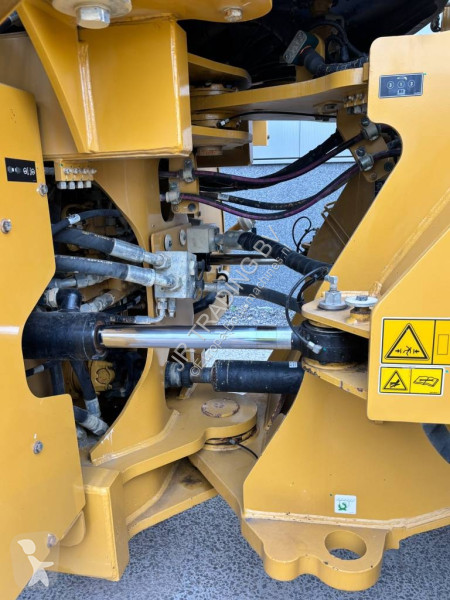 Товарач Caterpillar XE