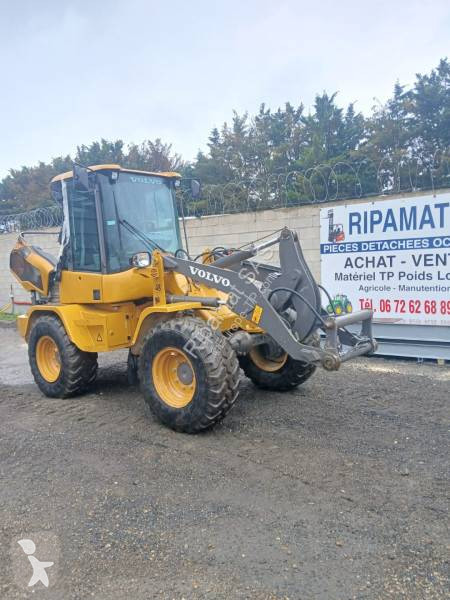 Nakladač Volvo L30G