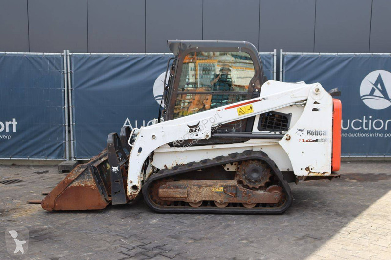Shovel Bobcat T450