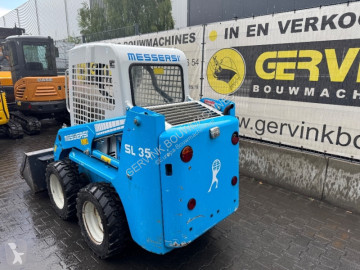 Mini pala cargadora Messersi