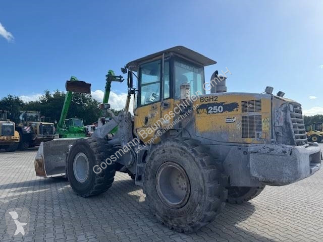 مُحمّلة Komatsu 2505