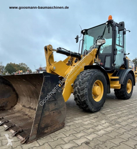 Nakladač Caterpillar 907 M