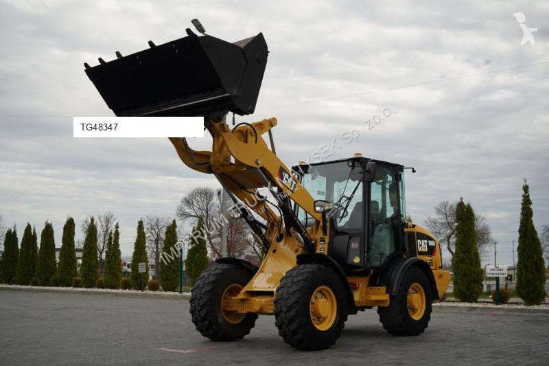 Nakladač Caterpillar 906M