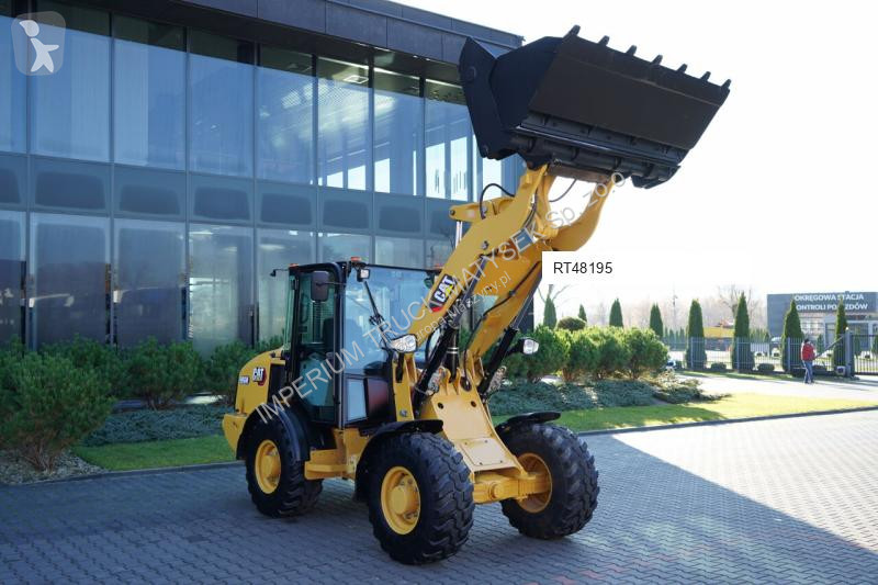 Nakladač Caterpillar 906M