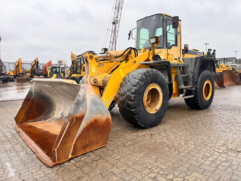 Nakladač Komatsu 3
