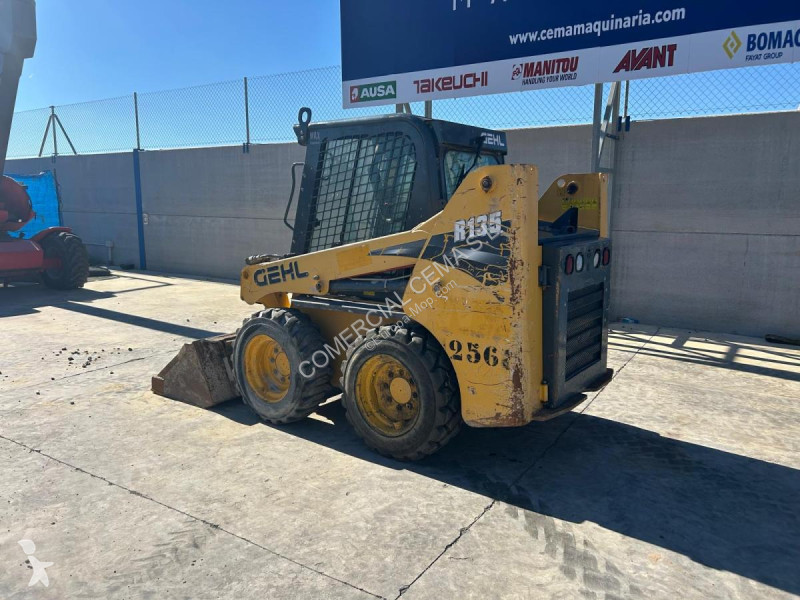 Chargeuse Gehl  R135