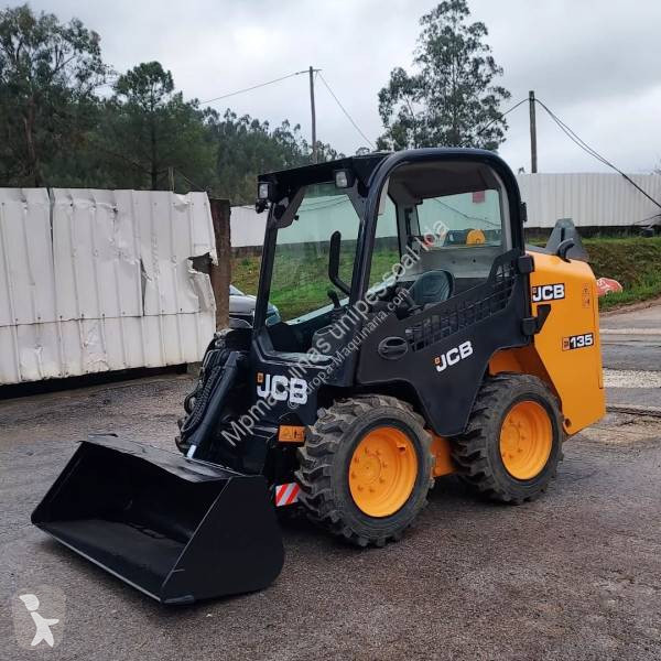 Nakladač JCB 135