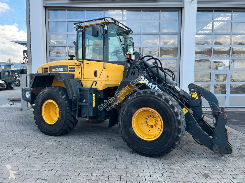 مُحمّلة Komatsu PT - 5H / 12.390h /
