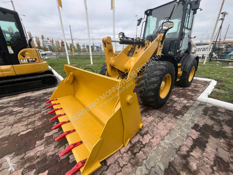 Nakladač Caterpillar 908M
