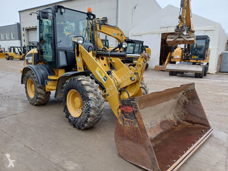 Nakladač Caterpillar 908H2