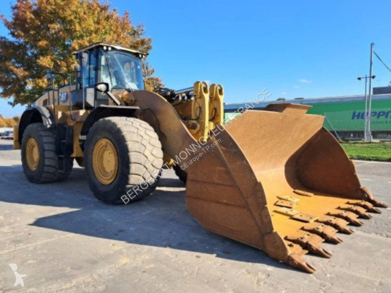 Nakladač Caterpillar 982M