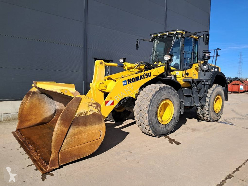 Nakladač Komatsu 8E0