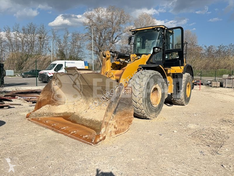 Nakladač Caterpillar XE