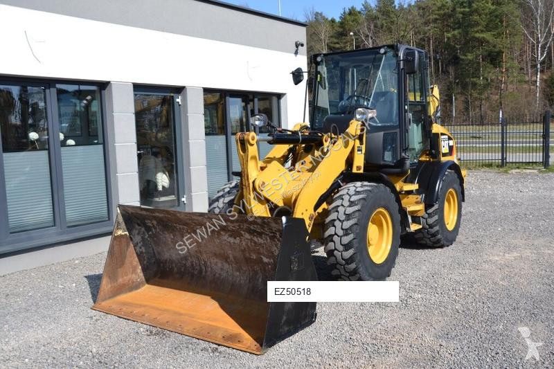 Nakladač Caterpillar 908 M