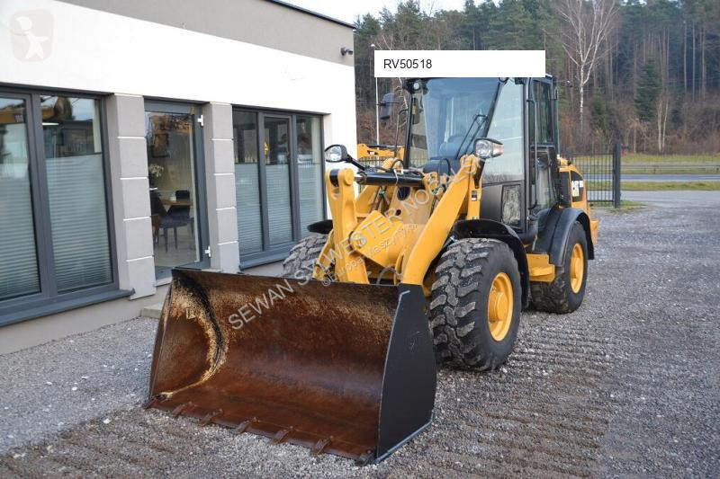 Nakladač Caterpillar 906 M