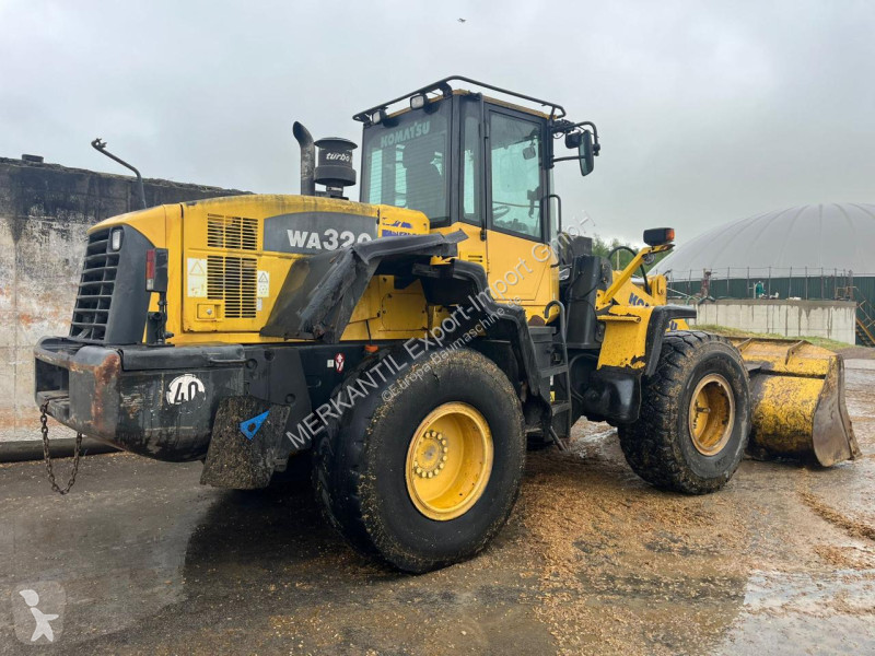 Nakladač Komatsu 3205