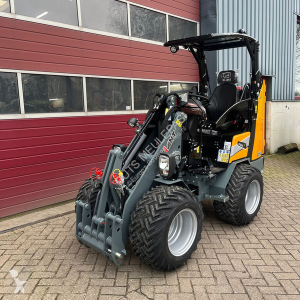 Nakladač Giant G1500