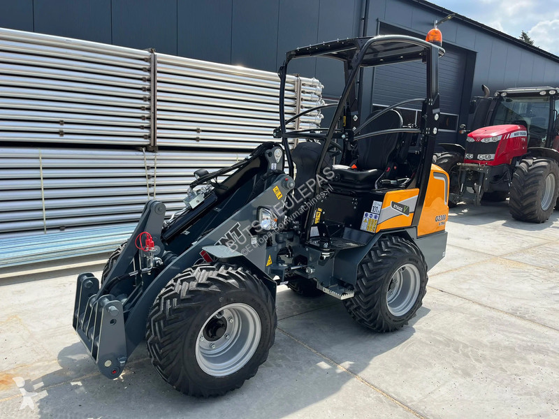 Nakladač Giant G2300 X-TRA