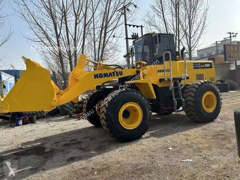 Nakladač Komatsu 3