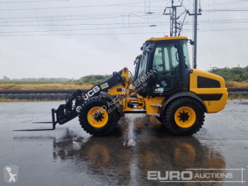 Колёсный погрузчик JCB