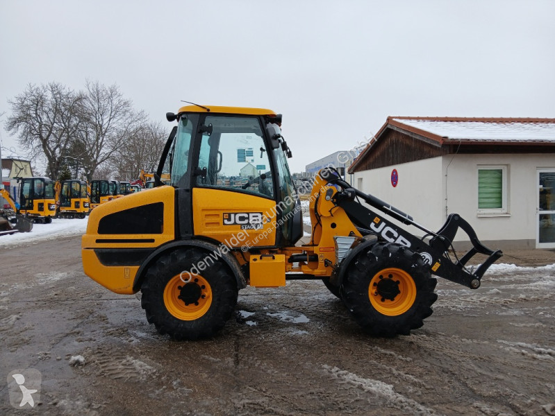 Nakladač JCB