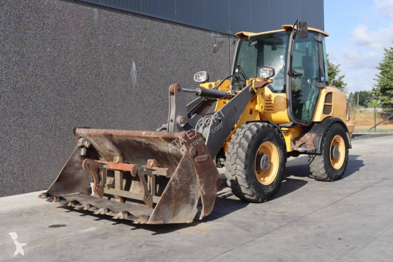 Nakladač Volvo L 28 F