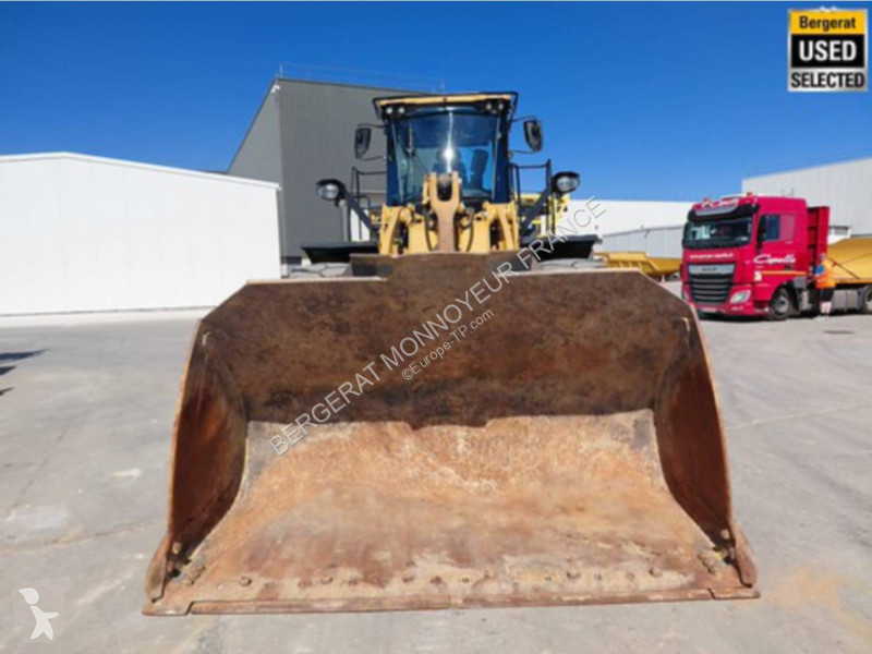 Nakladač Caterpillar 966