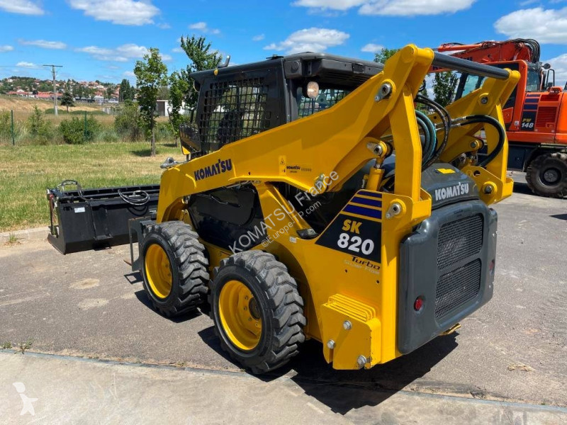 Nakladač Komatsu SK820-8E0