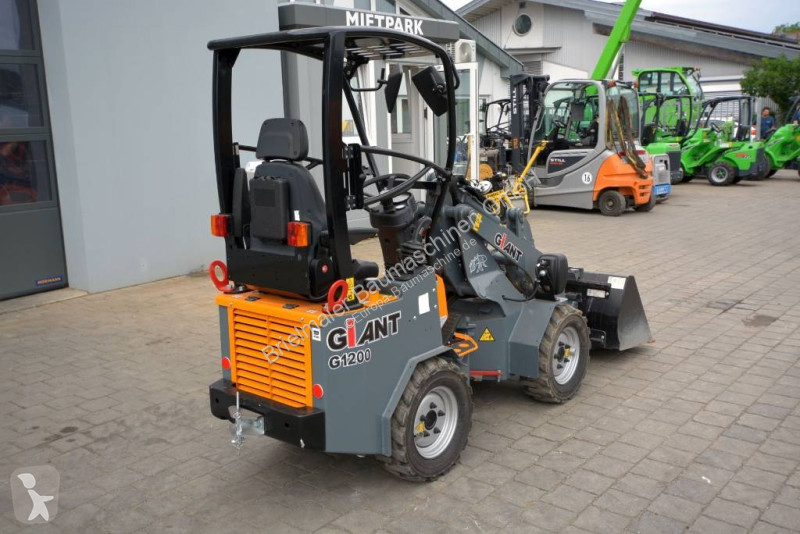 Nakladač Giant G 1200