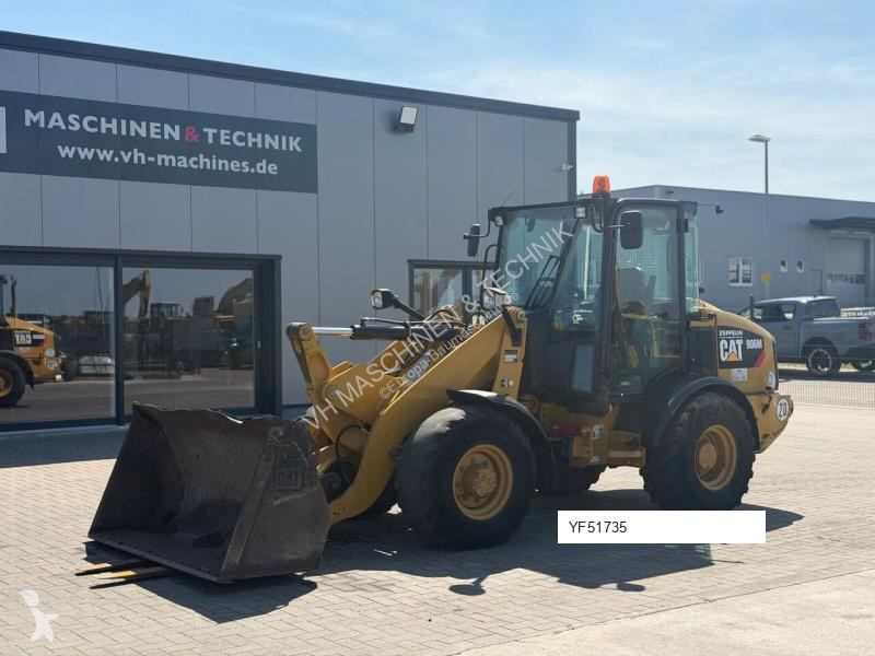 Nakladač Caterpillar 906M