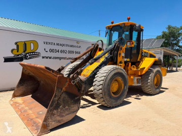 Chargeuse sur pneus JCB