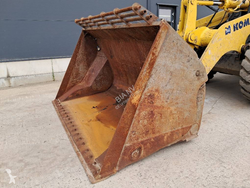مُحمّلة Komatsu 8 High Lift