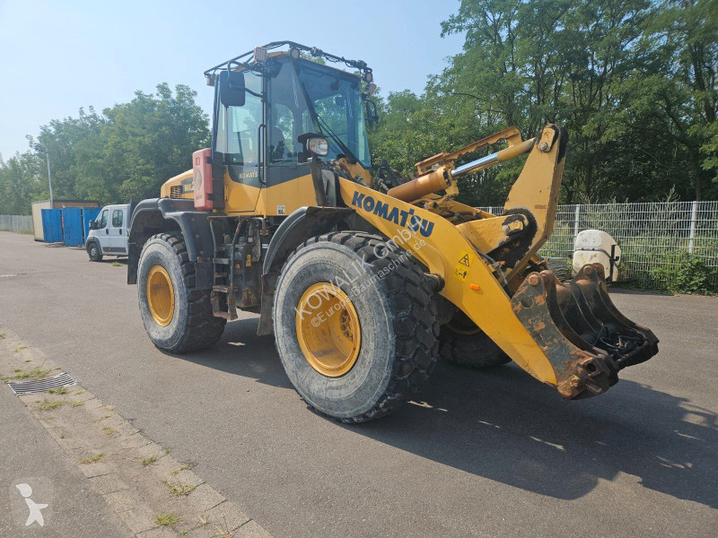 مُحمّلة Komatsu WA 200-7 Radlader