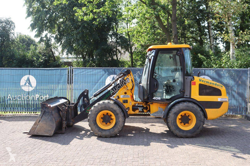 Nakladač JCB T4