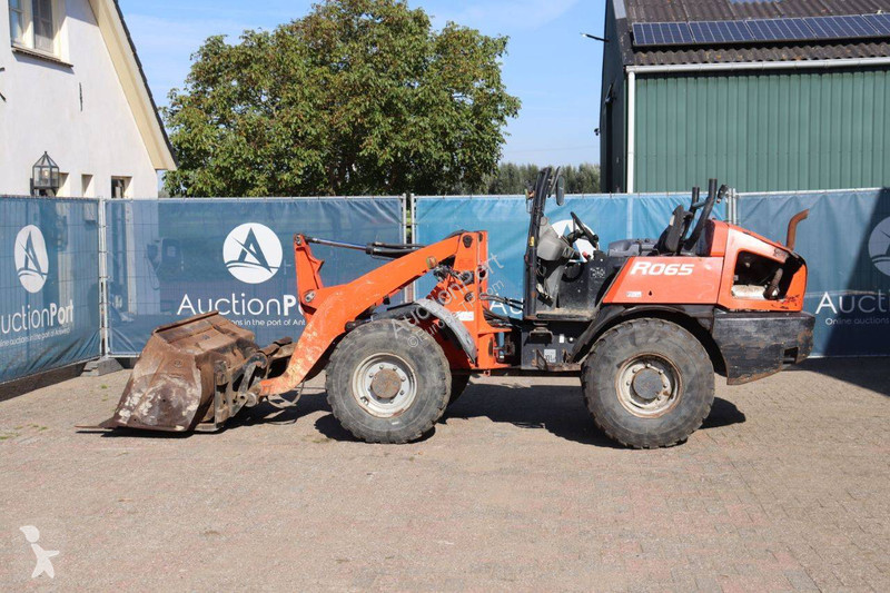 مُحمّلة Kubota R065