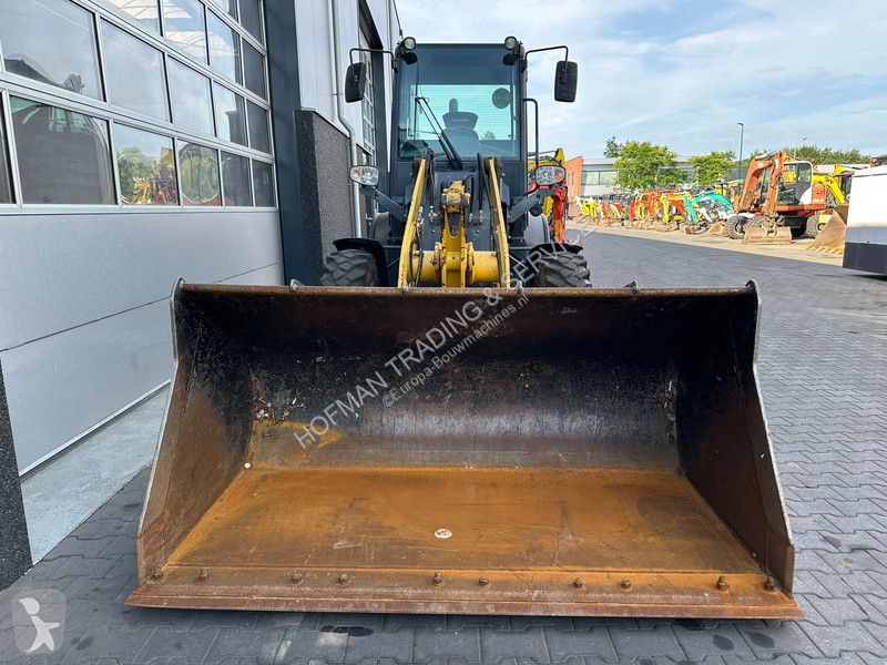 Nakladač Komatsu WA80M-7