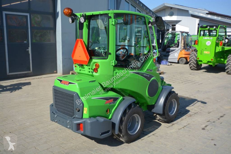 Nakladač  650 i