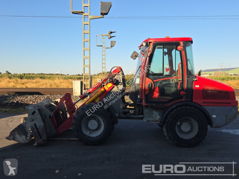 Nakladač JCB 407