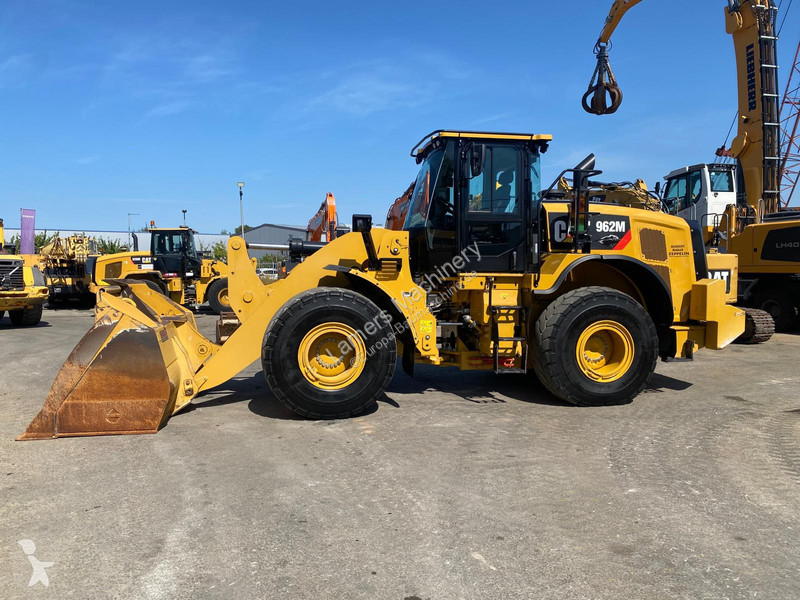 مُحمّلة Caterpillar 962 M .