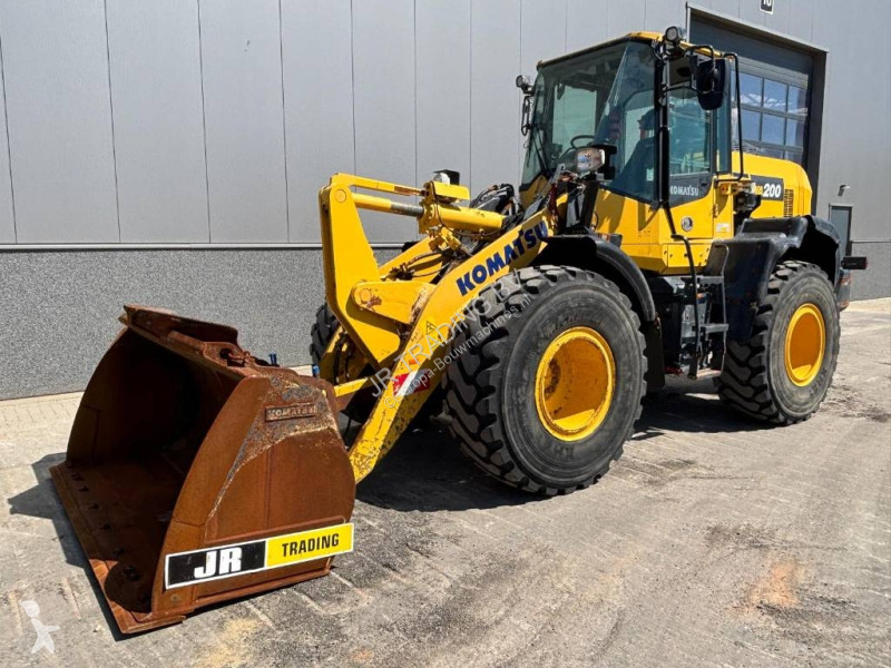 Фронтальный погрузчик Komatsu WA 200-8