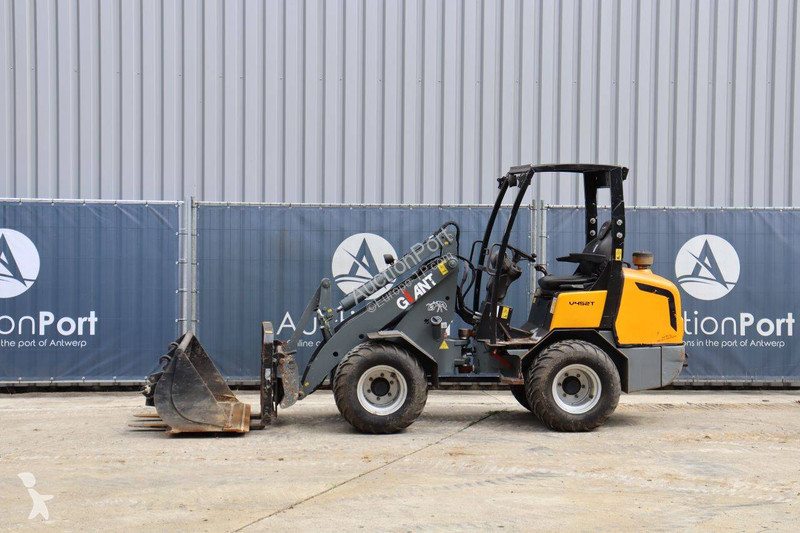 Chargeuse Giant V452T