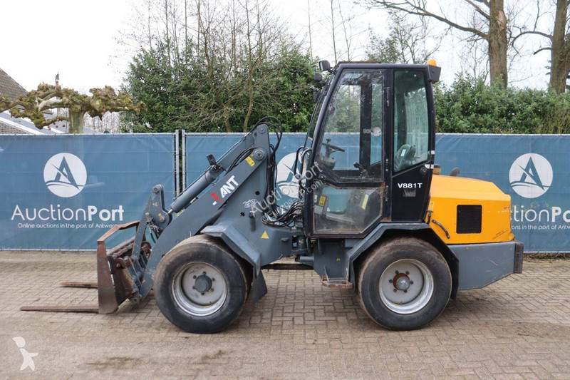 Chargeuse Giant V881T